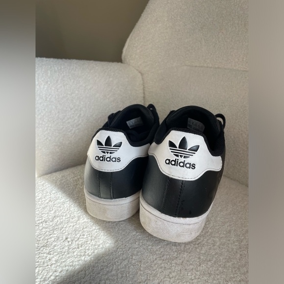 Adidas Men's Black and White and gold Superstar Sneakers 9.5 streetwear - Picture 6 of 7
